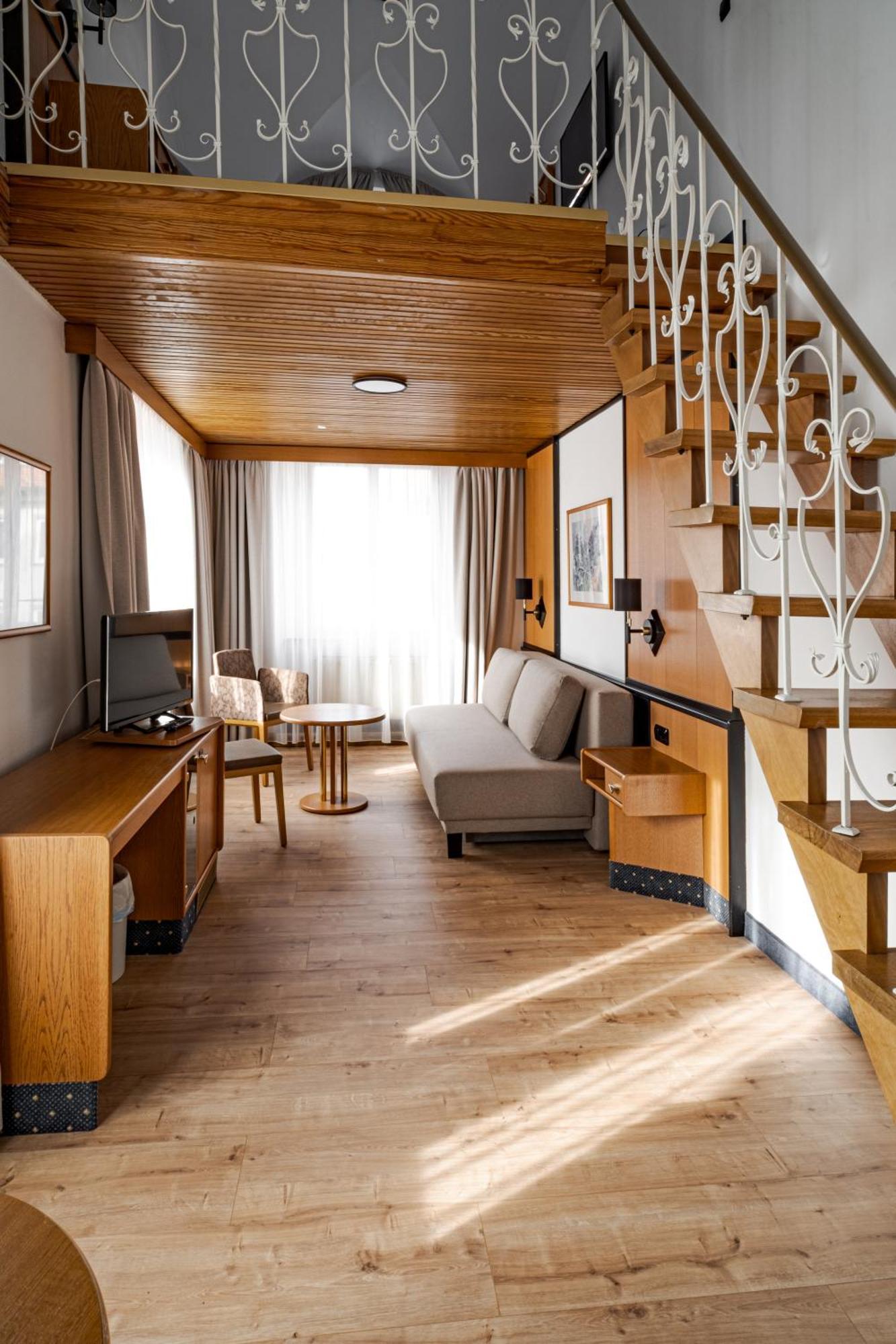 Hotel Goldener Hirsch Kaufbeuren Esterno foto