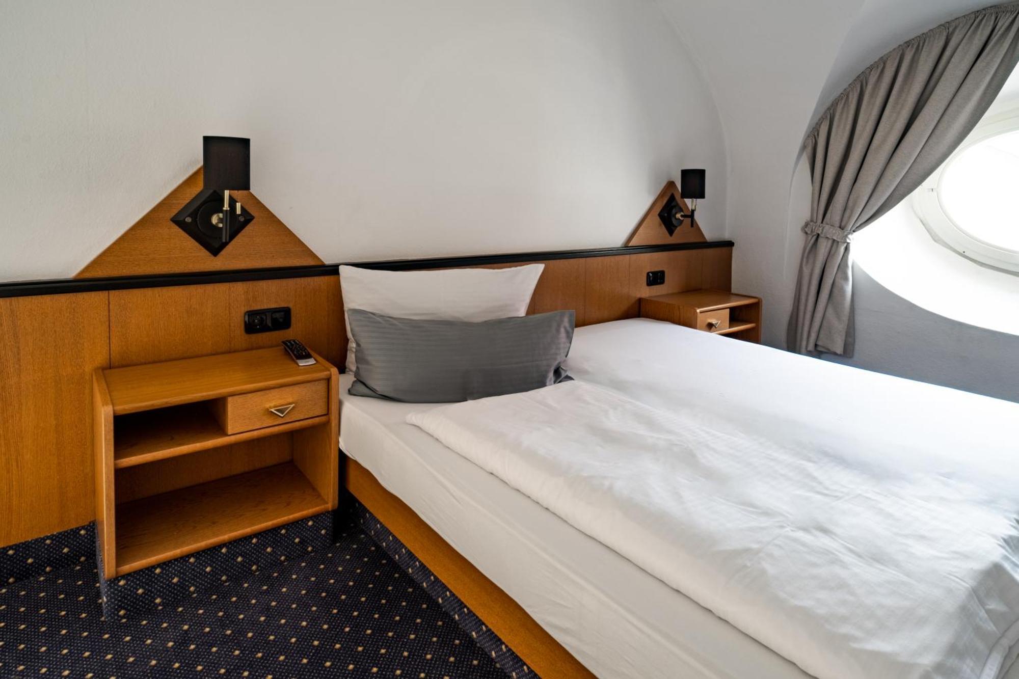 Hotel Goldener Hirsch Kaufbeuren Esterno foto